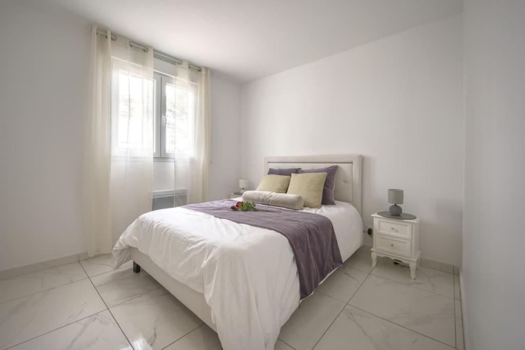 Appartement Appt P2 De 1 A 6 Pers A Rognac Extérieur photo